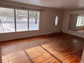 344 Lazarre Ave in Allouez, WI - Building Photo - Building Photo