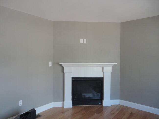 6 Elm St in Goffstown, NH - Building Photo - Building Photo