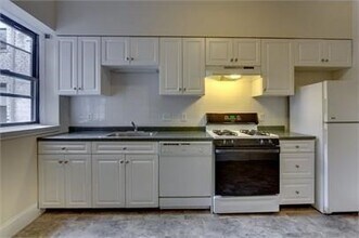 7 Naples Rd in Brookline, MA - Foto de edificio - Building Photo