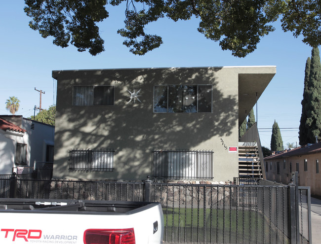 3713 E 57th St in Maywood, CA - Foto de edificio - Building Photo