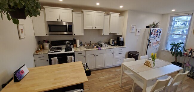 223 Maverick St, Unit 1