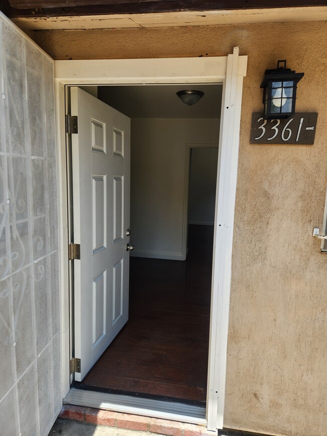 3361 1/2 Roseview Ave, Unit Convenient,CozyApartment