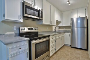 2820 N Arcadia Ct in Palm Springs, CA - Building Photo