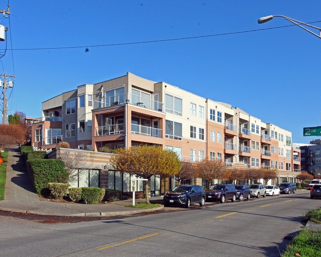Pacific Palisades Condominiums in Seattle, WA - Foto de edificio - Building Photo
