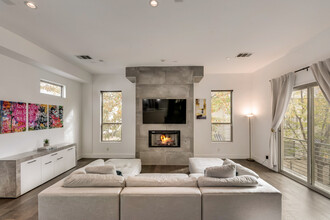 4434 Holland Ave in Dallas, TX - Building Photo - Building Photo