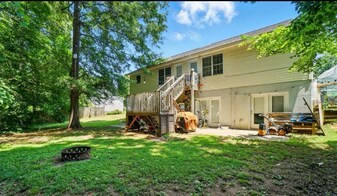 606 North St, Unit Apt A in Belmont, NC - Building Photo