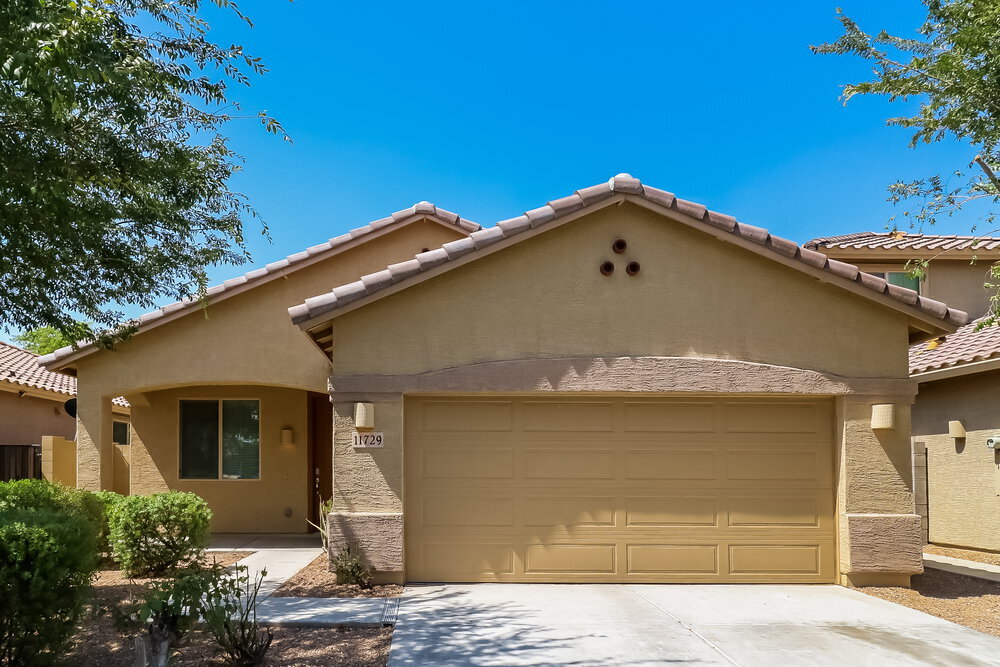 11729 W Caribbean Ln in El Mirage, AZ - Foto de edificio