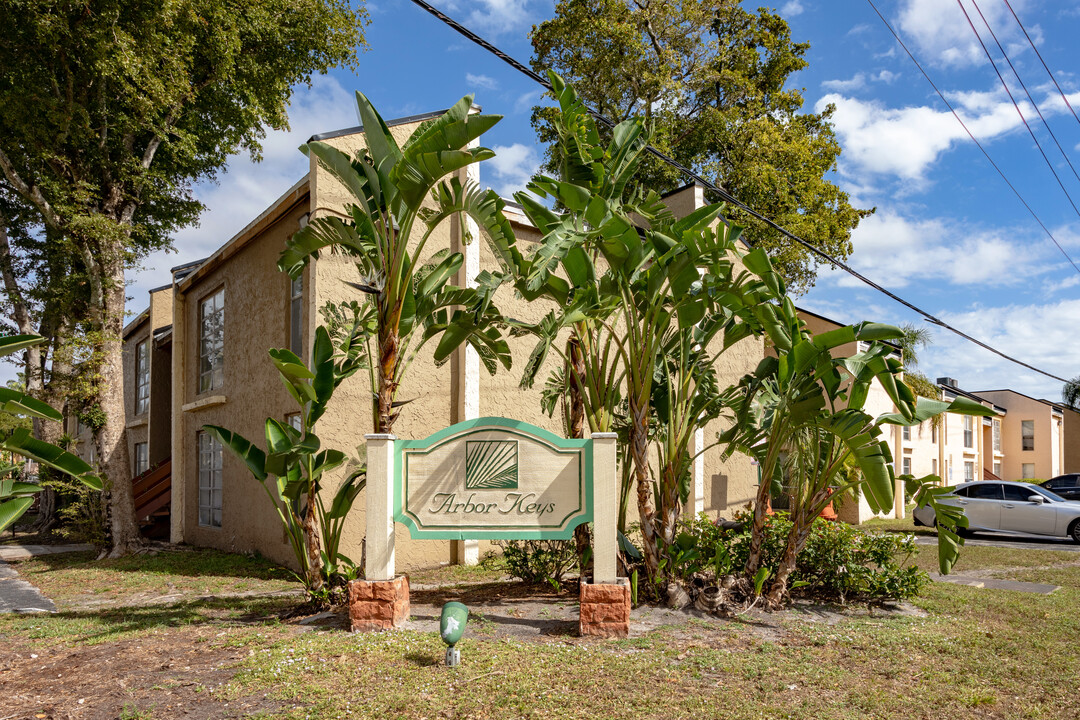 4533 Treehouse Ln in Tamarac, FL - Building Photo