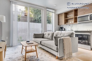 2222 15th Ave W in Seattle, WA - Building Photo