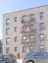 3040 23rd St in Long Island City, NY - Foto de edificio - Building Photo