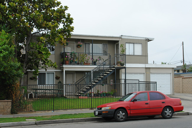 1931 Pomona Ave in Costa Mesa, CA - Foto de edificio - Building Photo