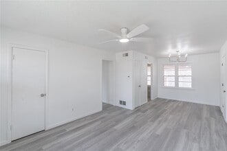 2333 Eagle Dr in Del City, OK - Building Photo - Building Photo