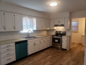 1424 E Hanover St in Springfield, MO - Building Photo - Building Photo