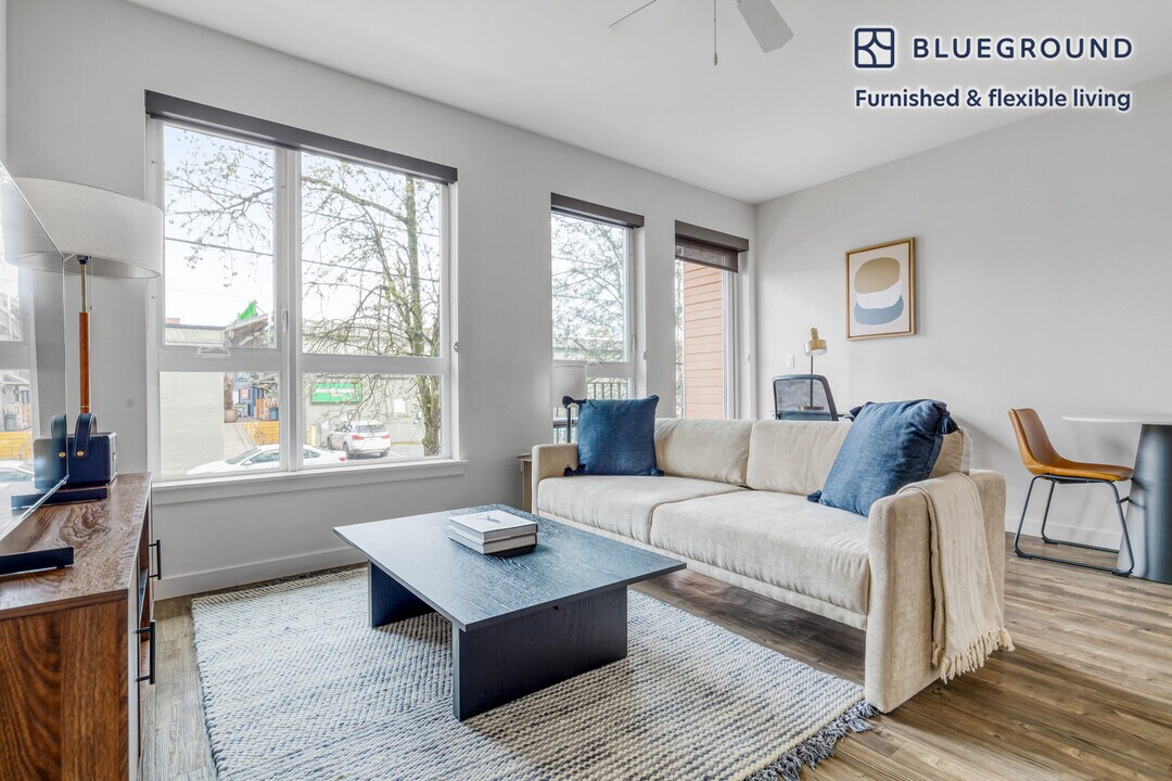 5555 14th Ave NW in Seattle, WA - Building Photo