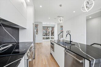 810 13th St NE in Washington, DC - Building Photo - Building Photo