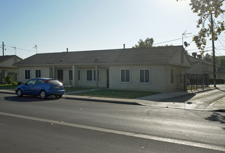 832 Tulare St in Fresno, CA - Foto de edificio - Building Photo