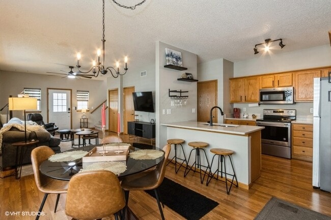 property at 2762 Irving Ave