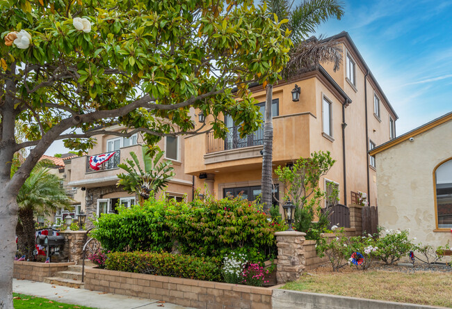 606 9th St in Huntington Beach, CA - Foto de edificio - Building Photo