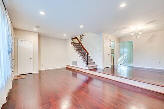 1224 Thomas Ave in North Brunswick, NJ - Foto de edificio - Building Photo