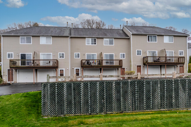 Woodcreek in Vernon Rockville, CT - Foto de edificio - Building Photo