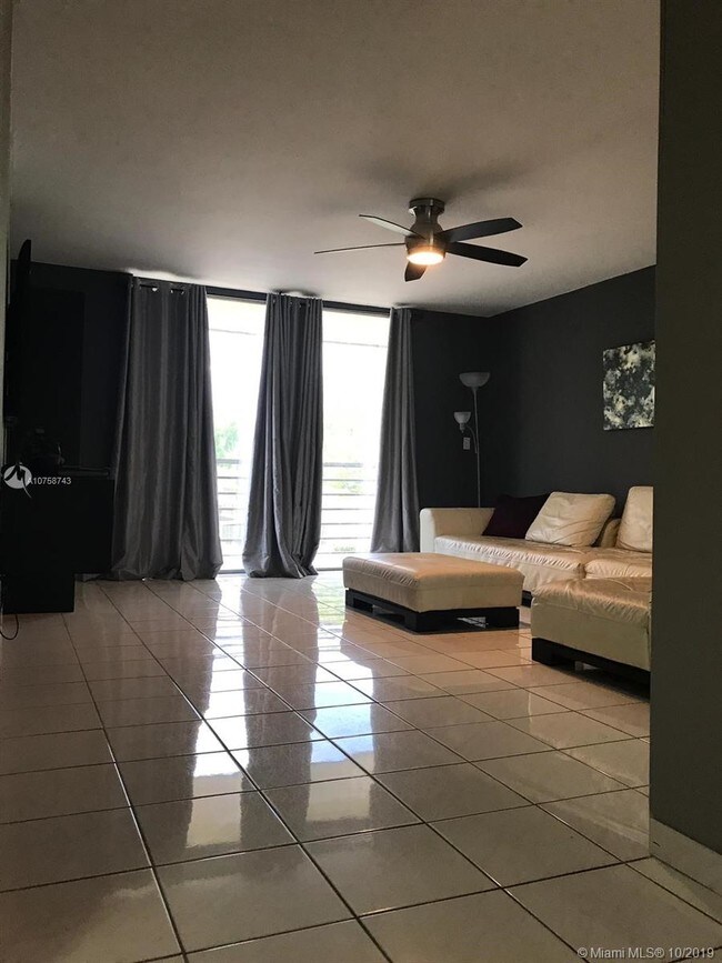 3285 Foxcroft Rd-Unit -E317 in Miramar, FL - Building Photo - Building Photo