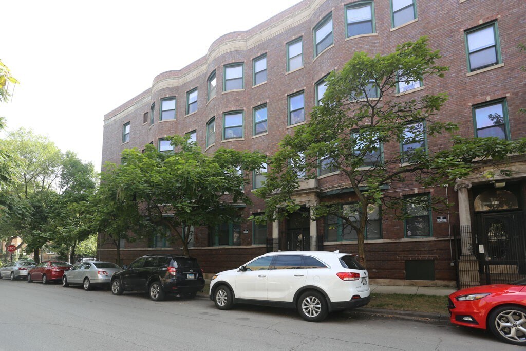 1315 W Leland Ave, Unit M03H in Chicago, IL - Building Photo