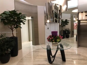 10275 Collins Ave in Bal Harbour, FL - Building Photo - Building Photo