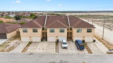 316 Ama Caro Dr in Del Rio, TX - Building Photo - Building Photo