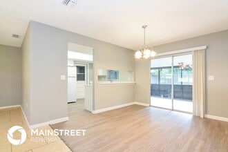 8720 Christi Ct in Tampa, FL - Foto de edificio - Building Photo