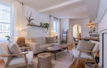 2052 Caroline St in Burlington, ON - Building Photo - Building Photo