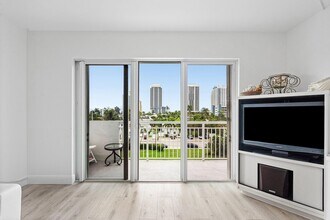 550 Bayshore Dr in Fort Lauderdale, FL - Building Photo - Building Photo