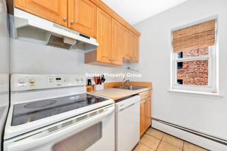 105 Marion St, Unit #100 - 33 in Brookline, MA - Foto de edificio - Building Photo