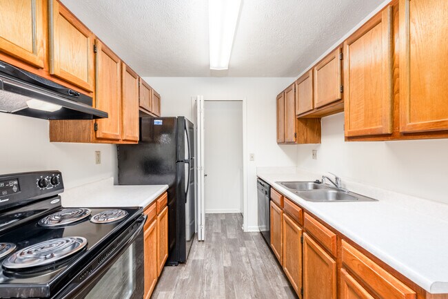 Ashton Lake Apartments in East Lansing, MI - Building Photo - Interior Photo