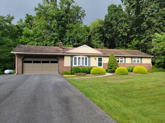 property at 1331 Woodland Cir