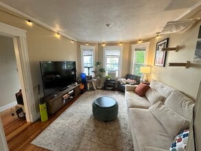 17 Orrin St, Unit 2 in Cambridge, MA - Foto de edificio - Building Photo
