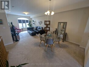 2307 Sutton Dr in Burlington, ON - Building Photo - Building Photo