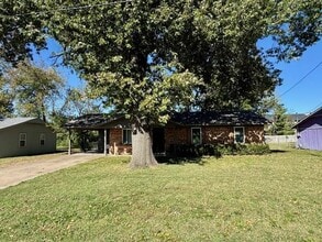 705 SE 10th St in Bentonville, AR - Building Photo - Building Photo