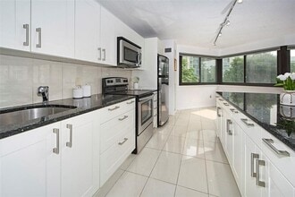 5 Barker Ave in White Plains, NY - Building Photo - Building Photo