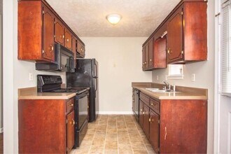 670 Artic Ave in Oak Grove, KY - Building Photo - Building Photo