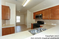 2935 Candleside Dr in San Antonio, TX - Foto de edificio - Building Photo