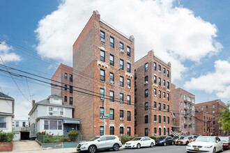 42-29 Judge Street in Flushing, NY - Foto de edificio - Building Photo