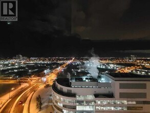 1 Lee Centre Dr in Toronto, ON - Building Photo - Building Photo