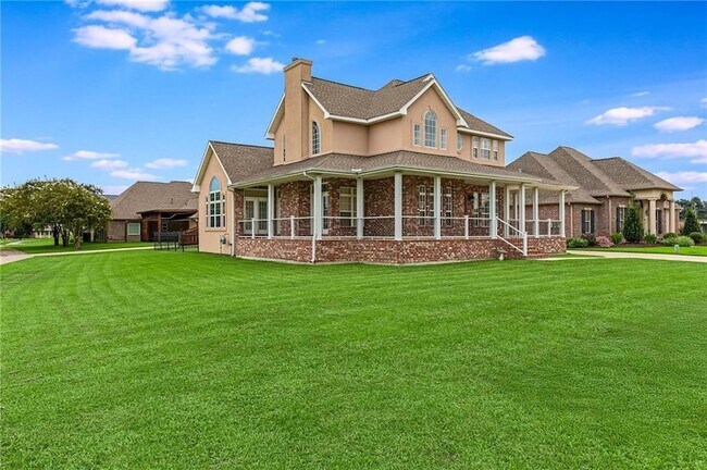 property at 304 Mistletoe Dr