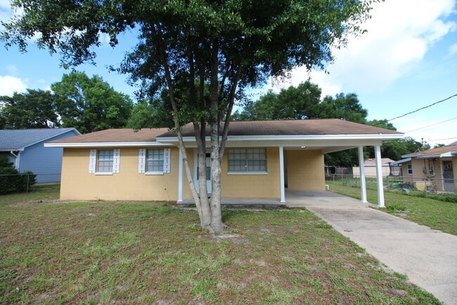 property at 9 Jonquil Ave NW