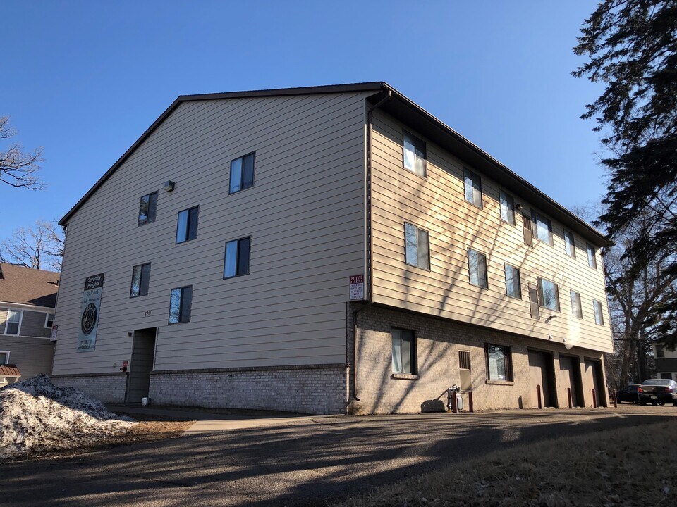 Serenity Heights Apartments - Student Apartme in St. Cloud, MN - Foto de edificio