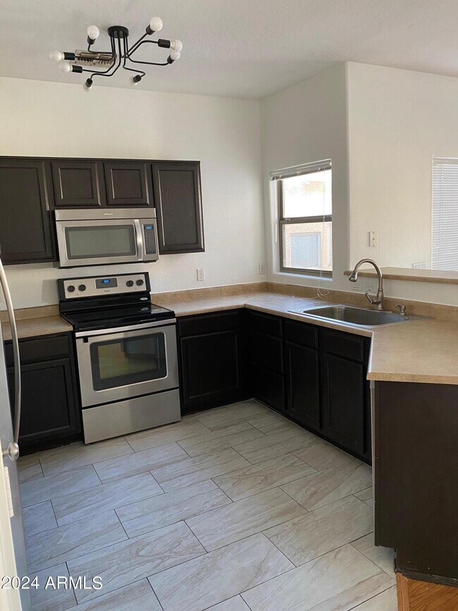 property at 525 N Miller Rd