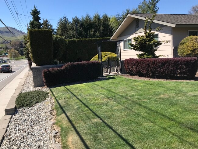 2004 Kelso Ave in Wenatchee, WA - Foto de edificio - Building Photo