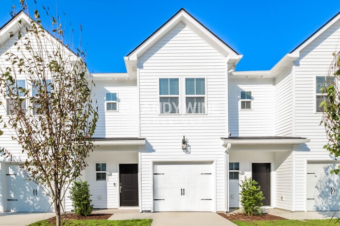 1028 Wildflower Dr in Wilmington, NC - Building Photo