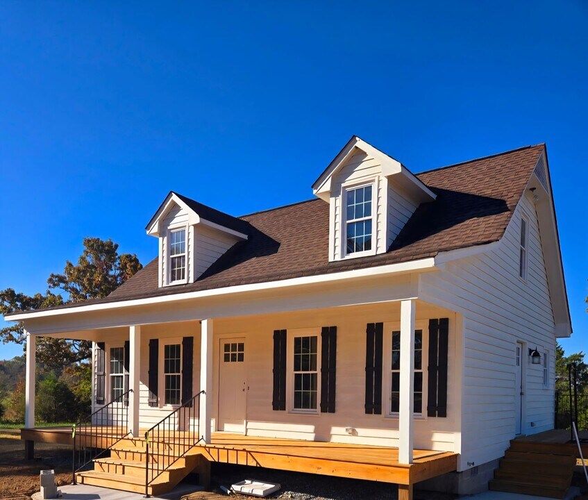 6910 McClellan Rd in Pleasant Garden, NC - Building Photo