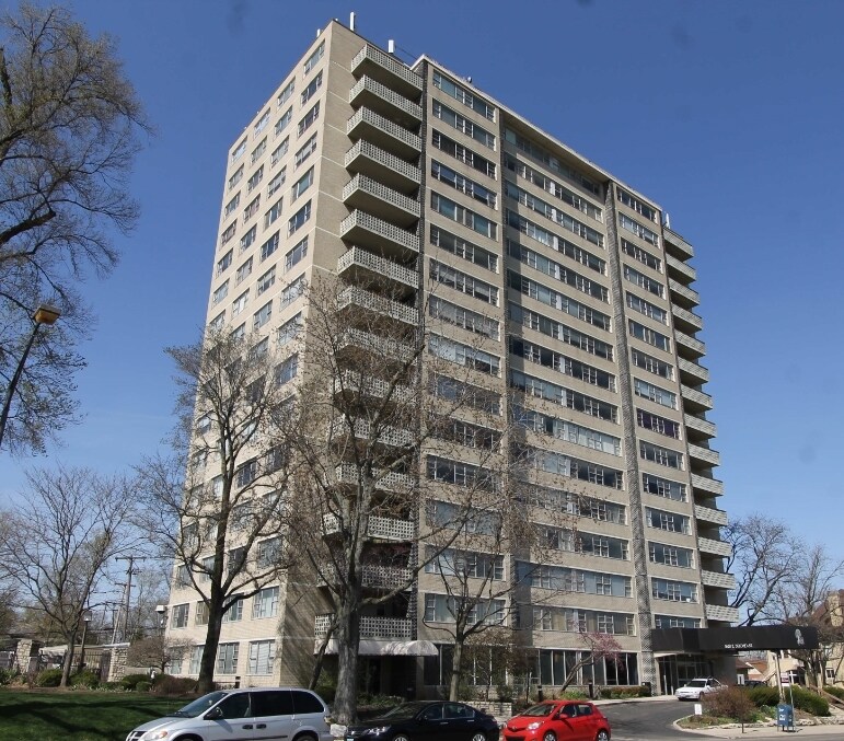 Park Towers in Columbus, OH - Building Photo